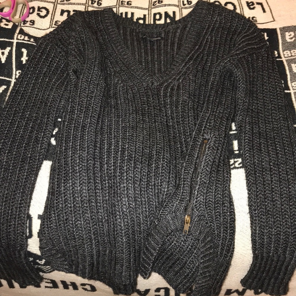 AMERICAN EAGLE DARK GREY SWEATER